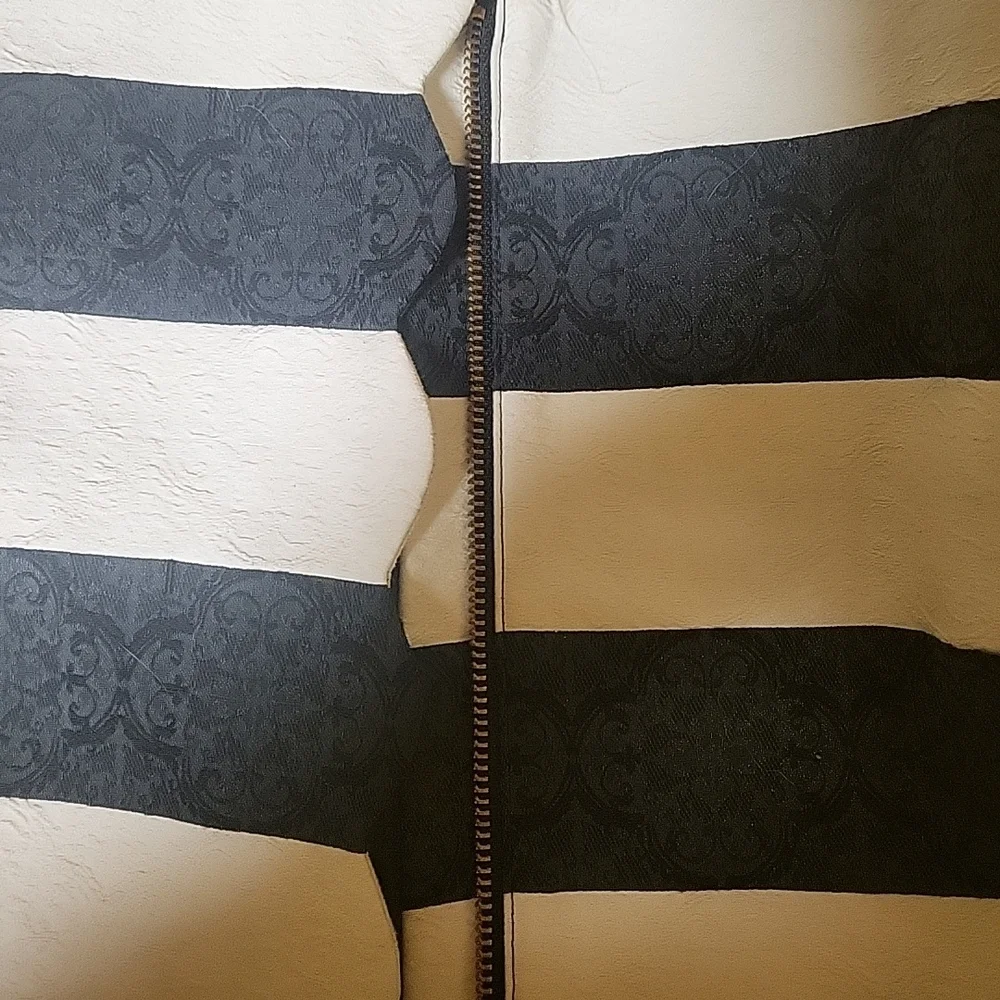 Banana Republic Black and White Striped  Womon Jacket - Picture 3 of 4